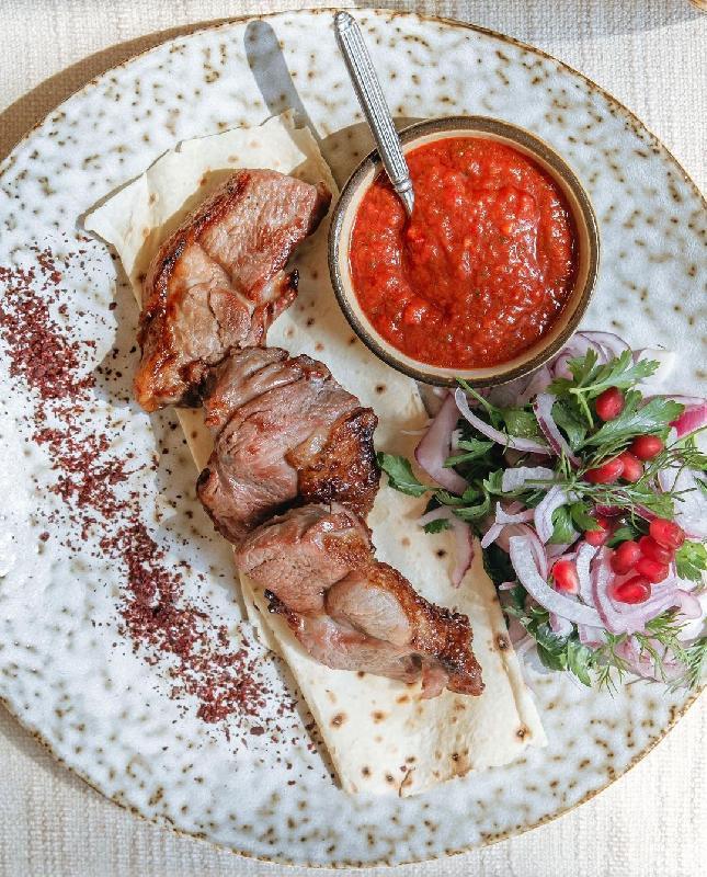 Quzunun yumşaq ətindən kabab 
