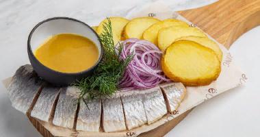 бочковая сельдь с запечённым картофелем