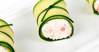 Ролл из сырного мусса и снежного краба 