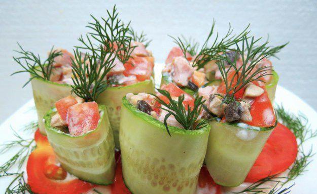 Сет из огуречных бочонков с чуккой и сливочным муссом 