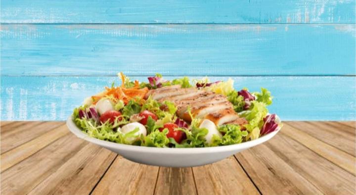 Toyuq salatı
