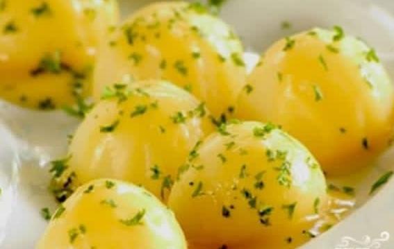 Картофель отварной с зеленью