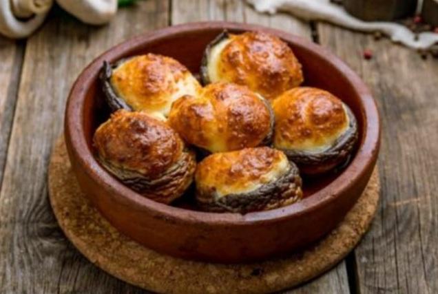 Грибные шапочки, фаршированные сыром