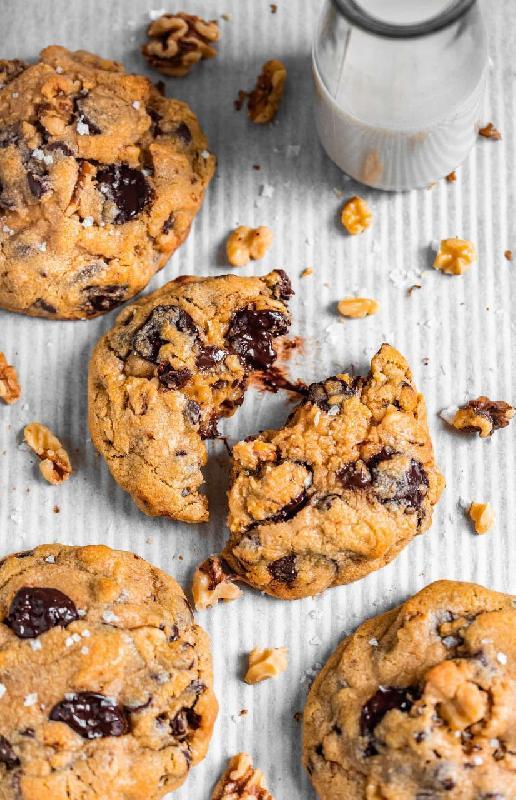 Cookies With Chocolate Crumbs Levain Bakery