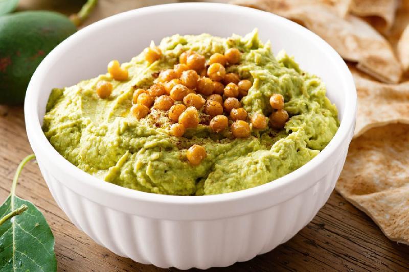 Qızardılmış avakado ilə humus