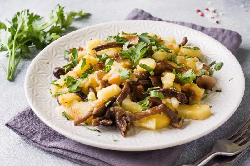 ЖАРЕННЫЕ ГРИБЫ С КАРТОШКОЙ