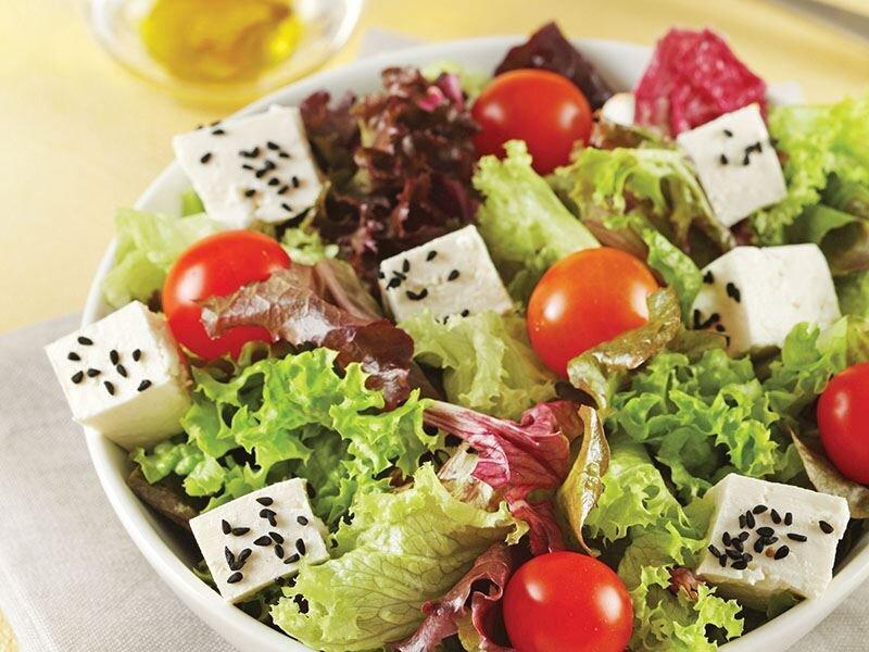 BEYAZ PEYNİRLİ SALATA