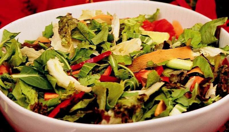 AVOKADOLU SALATA