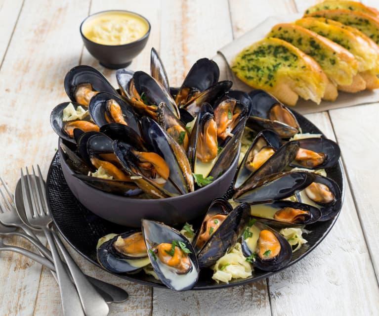 SMOKED KIMCHI MUSSEL TOBAN