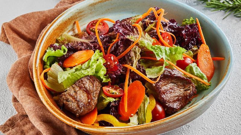 İsti Can əti salatı 