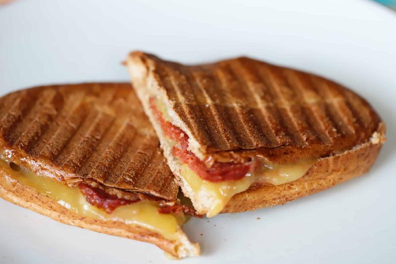 Sucuqlu tost