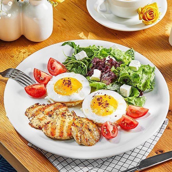 Qayğanaq Qızardılmış Toyuq Filesi Və Salat İlə