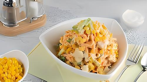 Toyuq salatı
