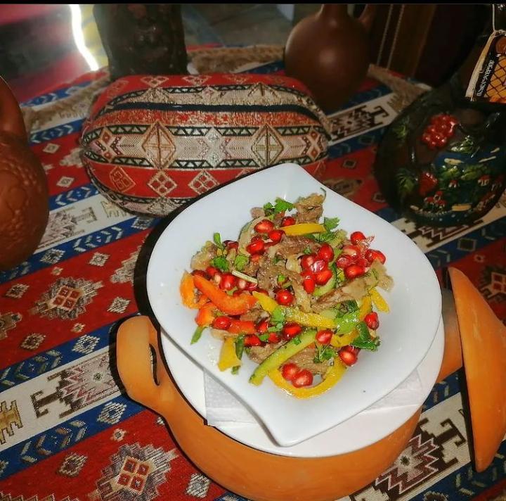 Təzə Gürcü Salatı