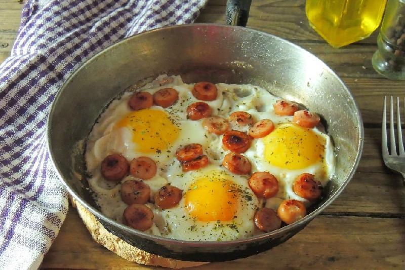 Sosis yumurta