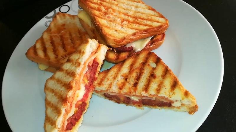 Sucuklu tost