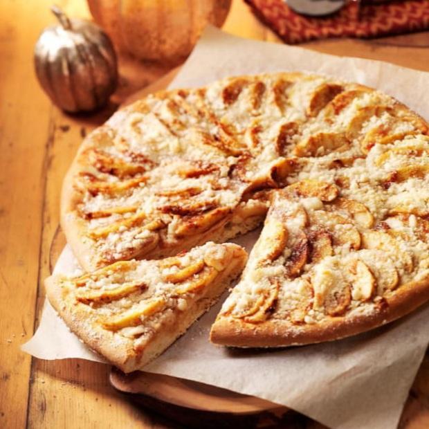Apple pizza