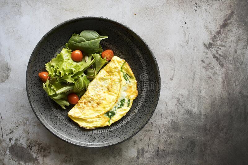 Omelet With Spinach And Salad