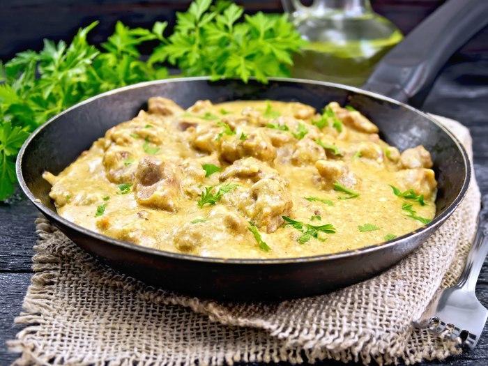 Turkey Fillet With Cauliflower İn Sour Cream