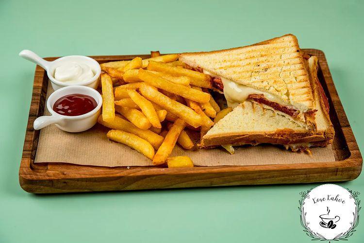 Sucuklu Tost