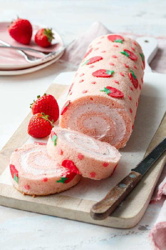 Strawberryrollcake