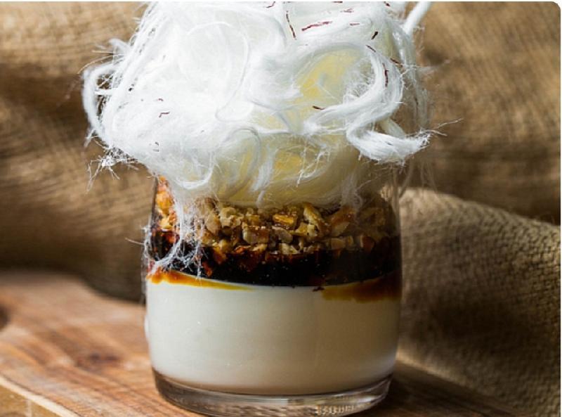 Ballı və südlü panna kotta