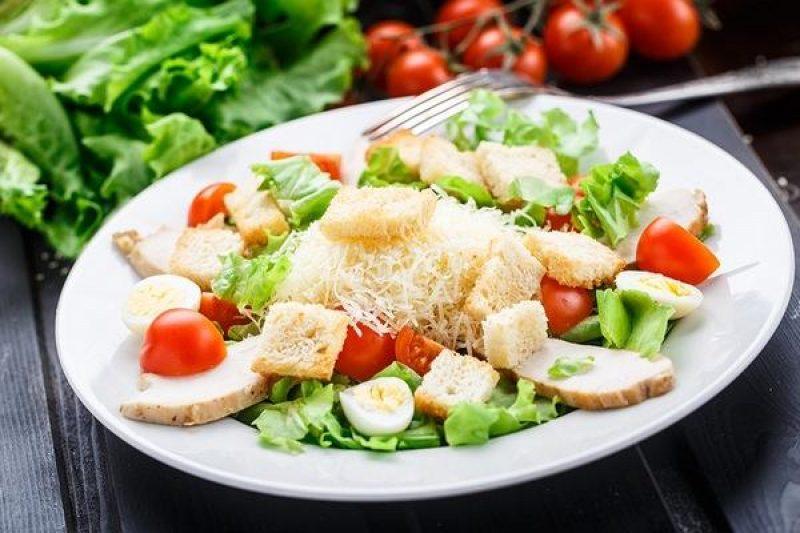 Салат Цезар з курячим філе