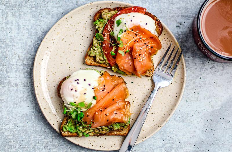 Smoked salmon poached eggs (dfo, gfo)