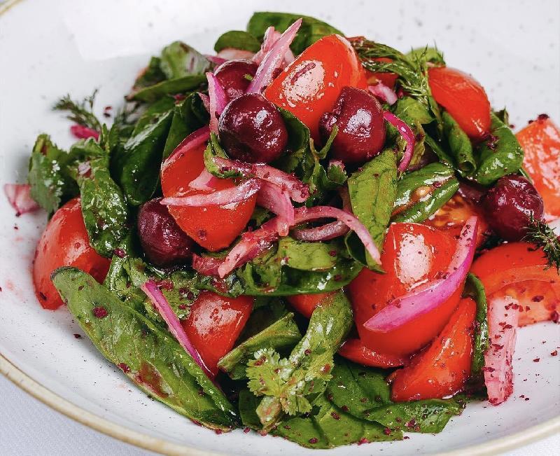 Turşulu pomidor salatı