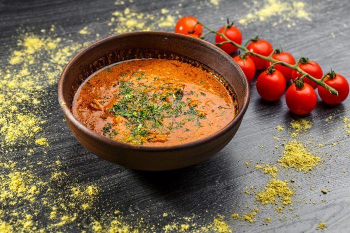 Qızardılmış zirə pomidoru şorbası