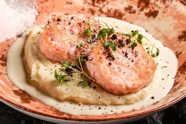 Крабовые котлетки с картофельным пюре