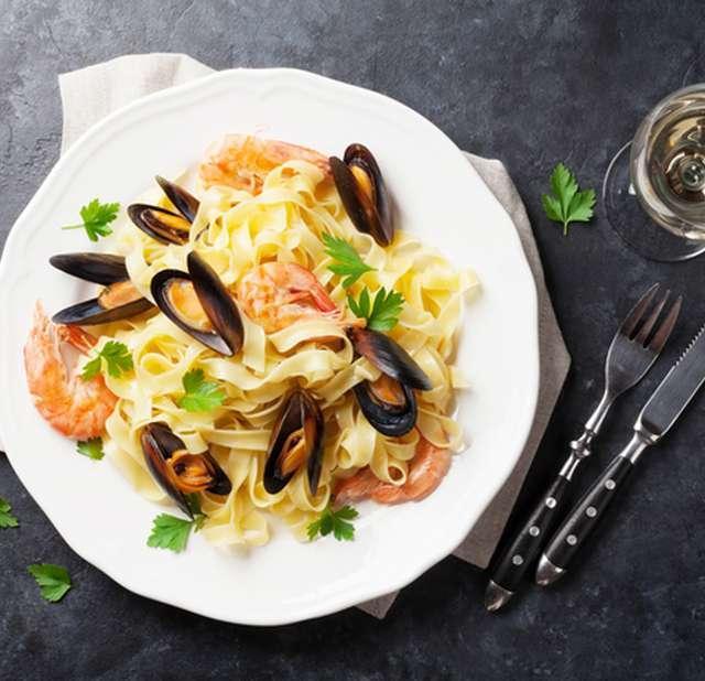 ФЕТТУЧИНИ С МОРЕПРОДУКТАМИ СО СЛИВОЧНЫМ СOVCOМ