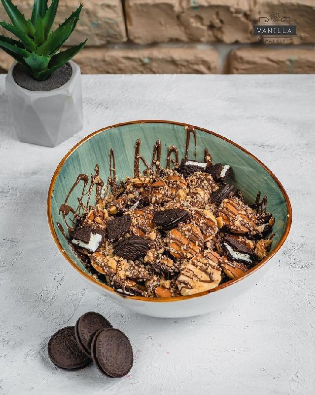 Oreolu waffle salatı