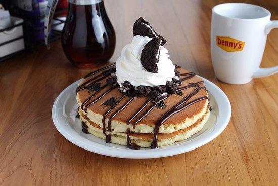 Oreolu pancake salatı