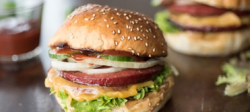 Sucuklu burger