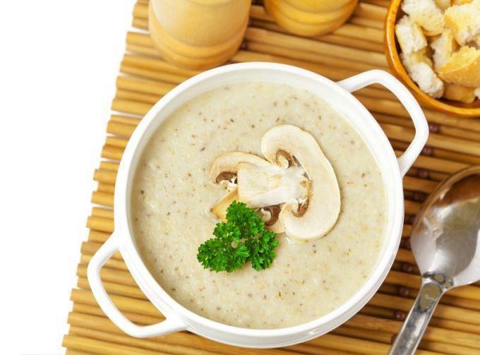 Qaymaqlı göbələk şorbası