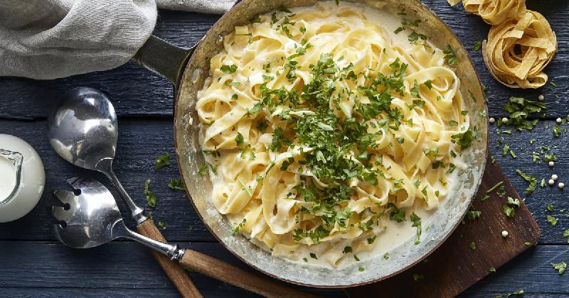 Toyuqlu fettucini