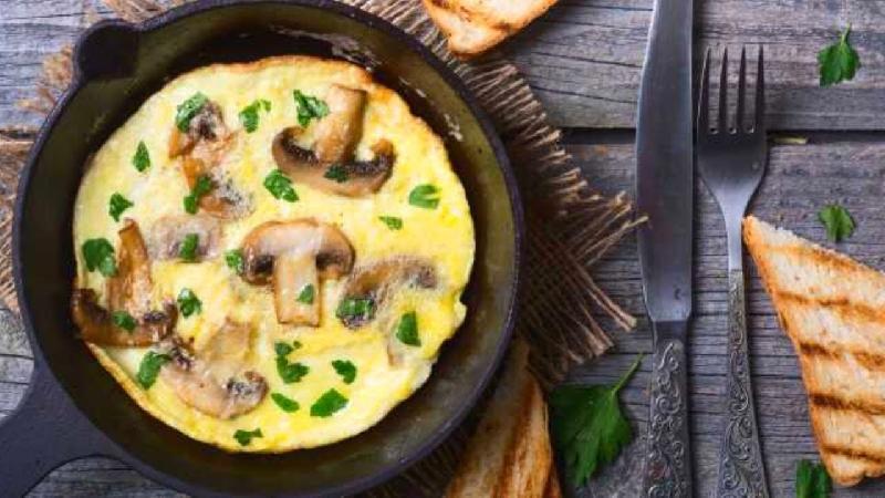 Lemanca dağ göbələyi ilə omlet 