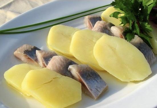 Селедка с картошкой
