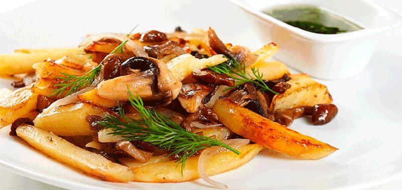 Картофель жареный с грибами, луком