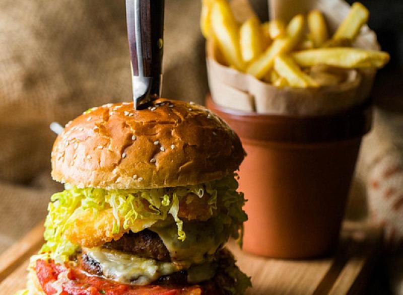  Anqus ətindən ikiqat burger