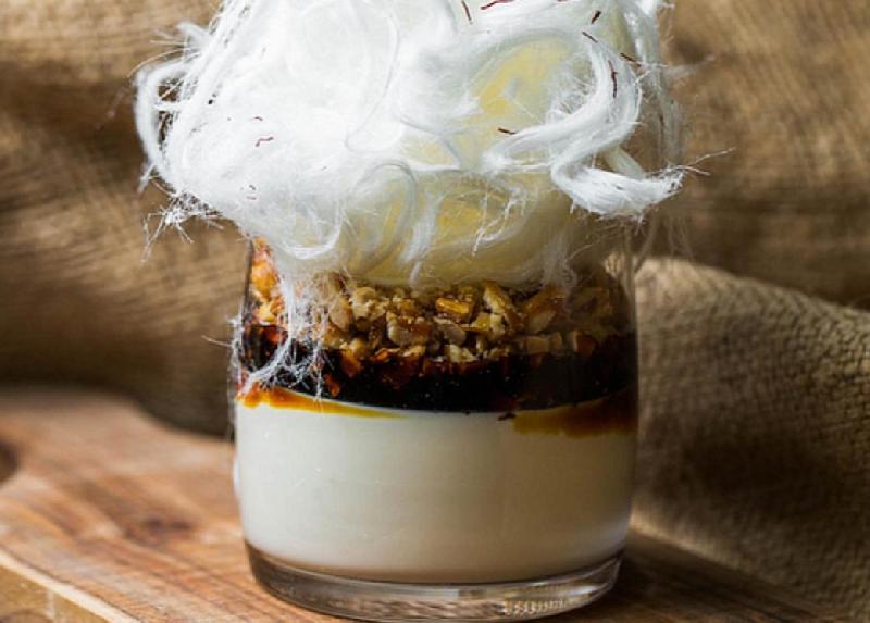 Ballı və südlü panna kotta