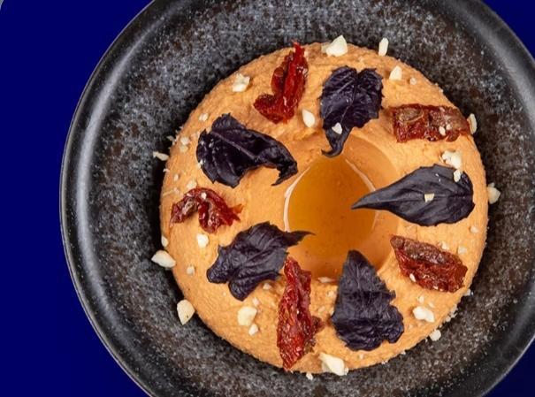 Dried tomato hummus 