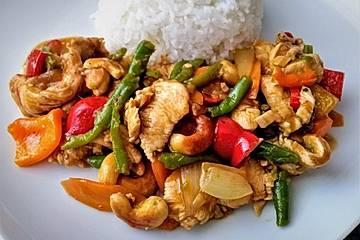 Hühnerbruststücke Mit Cashewnüssen