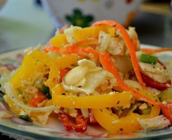 Hissə Verilmiş Pendir İlə Toyuq Salatı