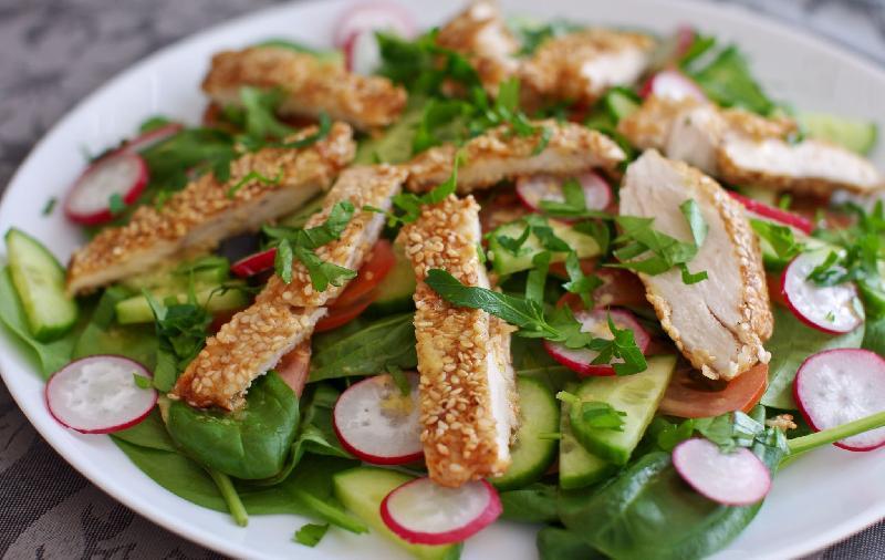 Küncütlü Toyuq Salatı