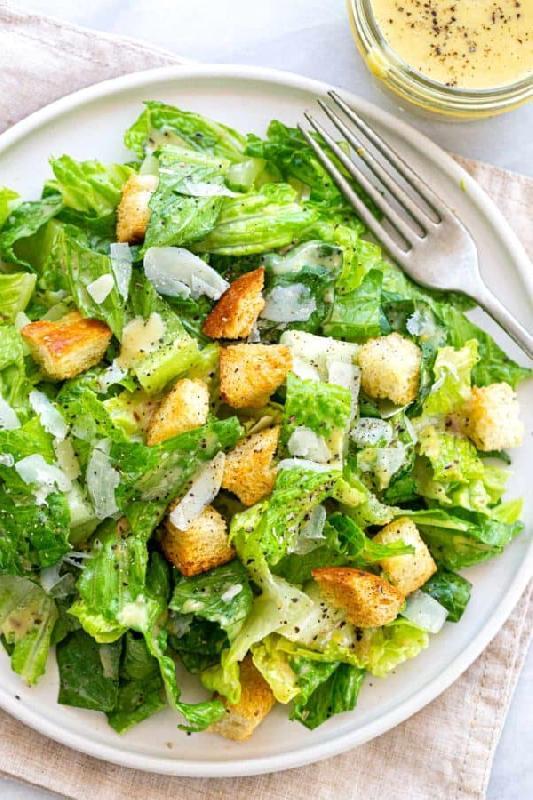 Cllasic ceasar salad