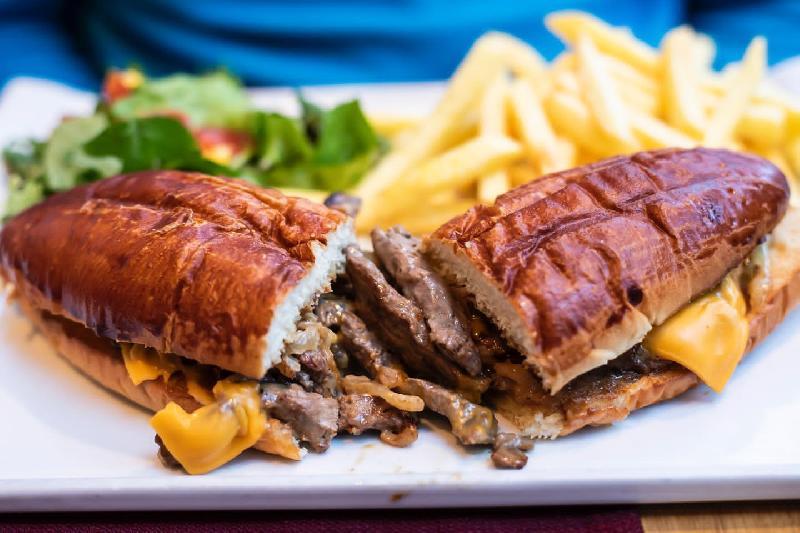 STEAK & CHEESE SANDVİÇ 
