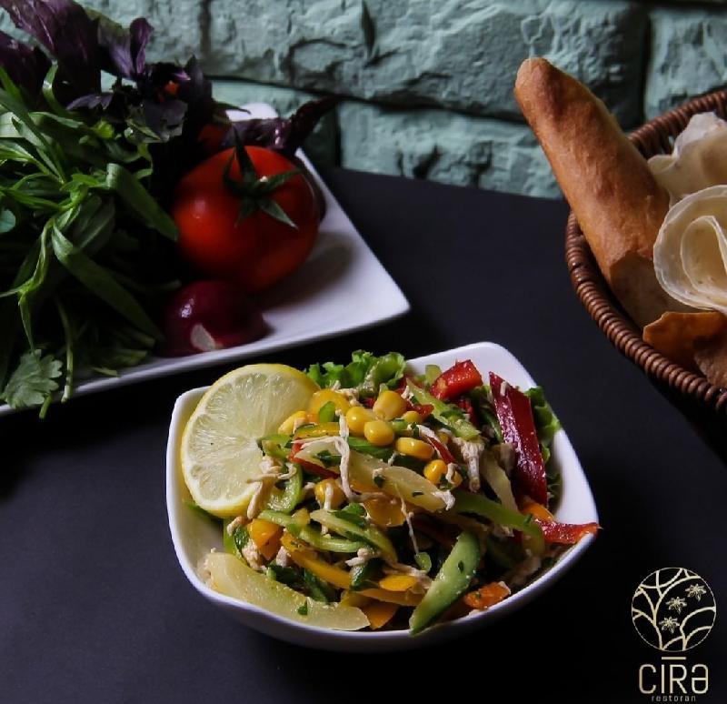 Toyuq salatı