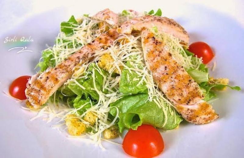 Sezar Salatı  Toyuqlu